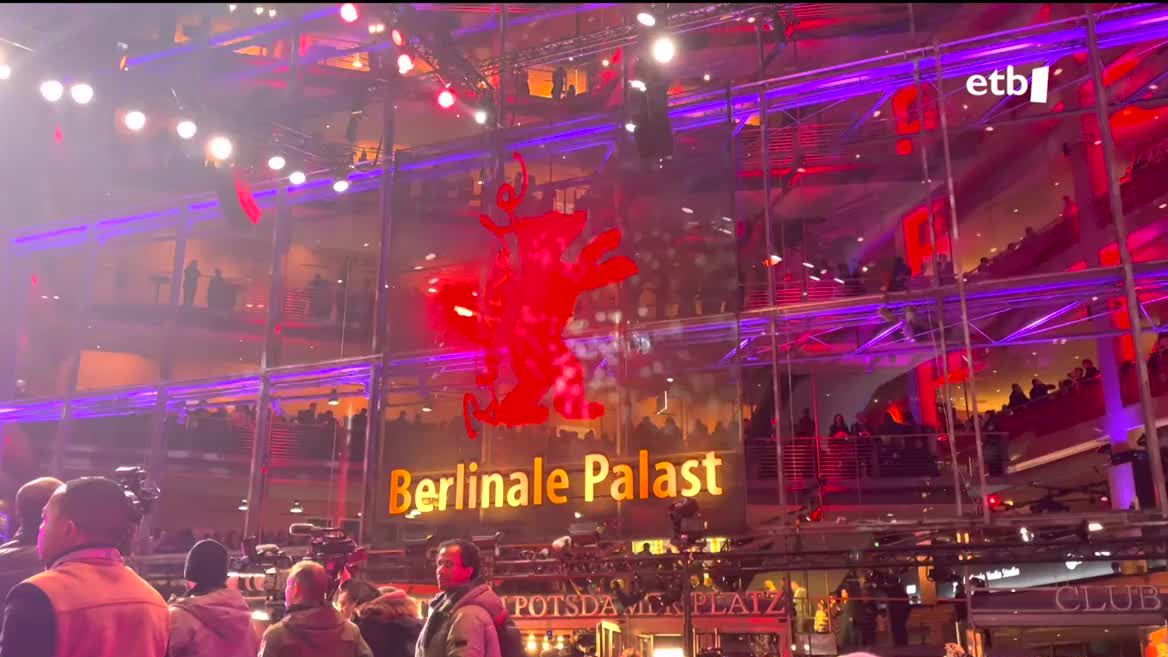 Estibaliz Urresola arabarraren '20 000 especies de abejas' filma Urrezko Hartza lortzeko lehian dago. Kristen Stewart aktore gaztea eta Carla Simon zuzendari gaztea Berlinaleko epaimahaian dira. Zelenskiren mezuarekin hasiko da gala, eta helburua da pandemia osteko ikusleak berreskuratzea.