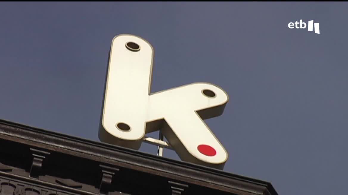 Kutxabank cree que el nuevo gravamen los sitúa en desventaja competitiva. Kutxabank no es la primera entidad bancaria en recurrir el impuesto. Anteriormente lo hicieron también Bankinter y Abanca, además de las patronales AEB y CECA.