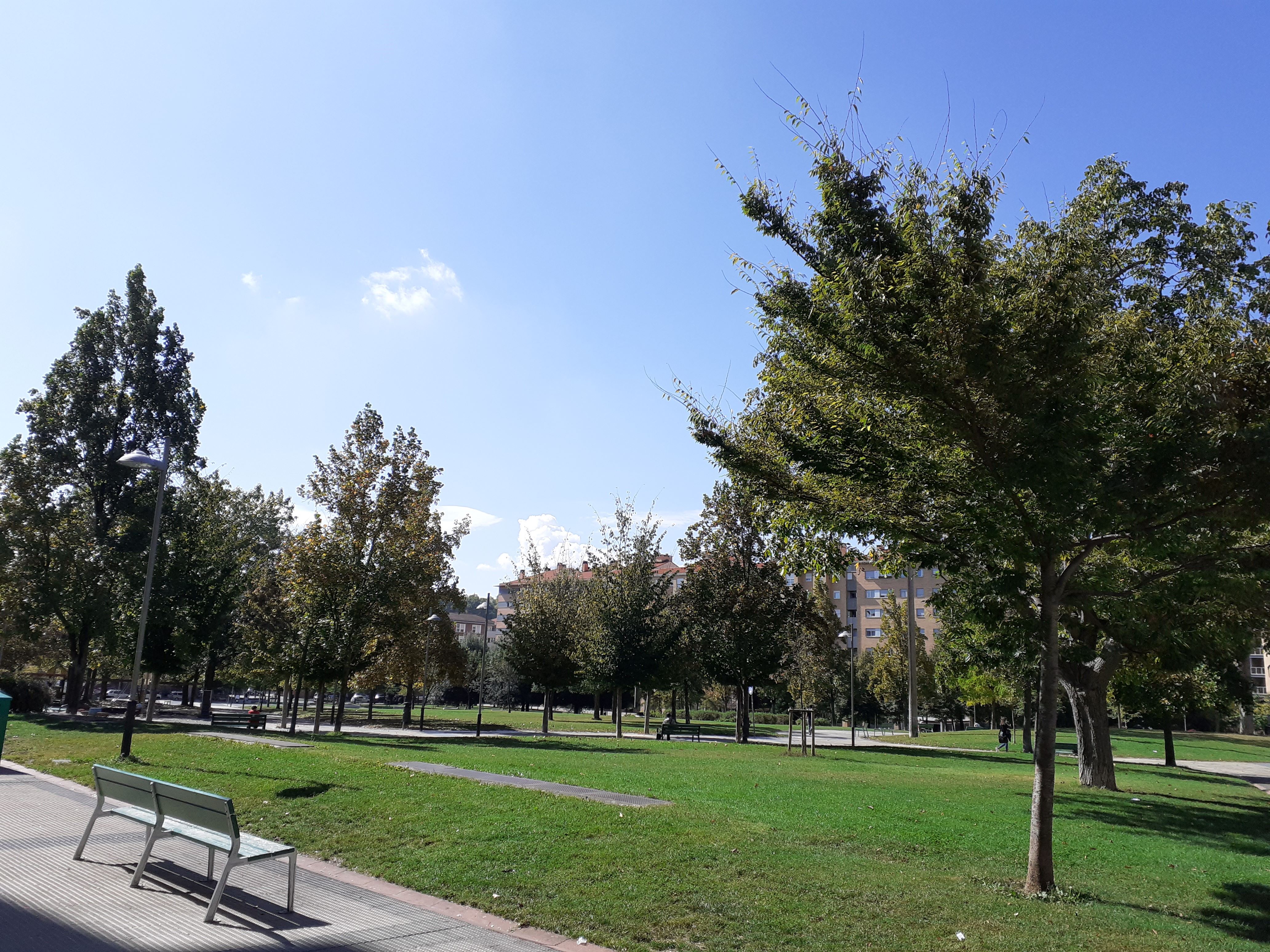 IRUÑA PARQUE DE LOS ENAMORADOS rotxapea egilea alejandro bakaikoa
