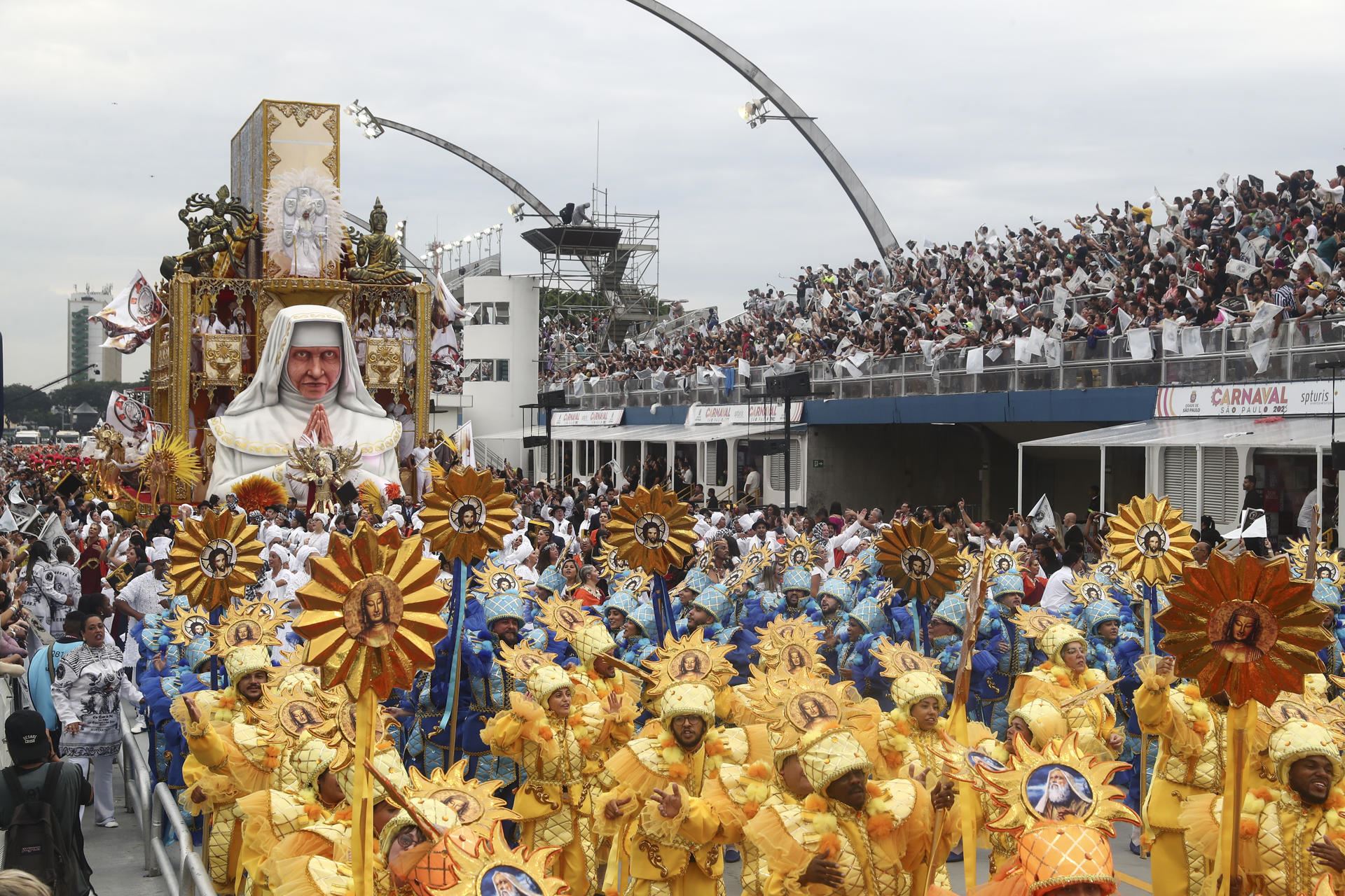 Carnaval-sambódromo-Sao-Paulo-Brasil-EFE