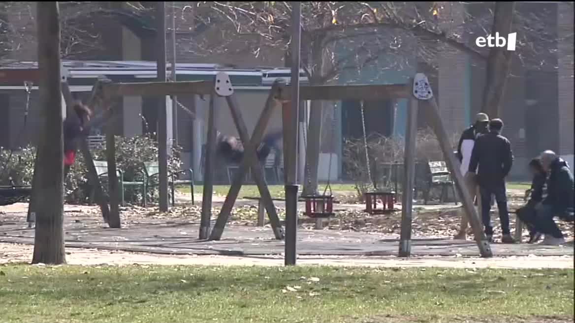 Gizon batek haurra besoetan hartu zuen, baina mutikoaren anaia zaharrak eta lagunek galarazi egin zuten bahiketa. Polizia ikertzen ari da Arrotxapean gertatutakoa.