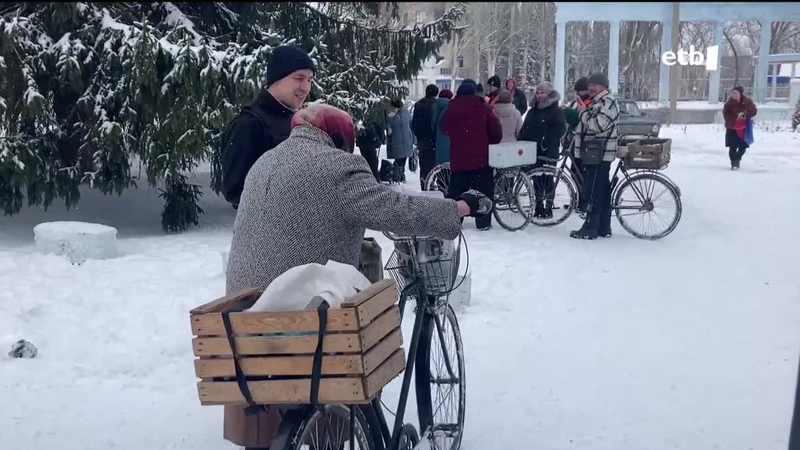 Donbass dute jomugan, oso eskualde garrantzitsua bi aldeentzat. Frontetik oso gertu ibili behar izan dute herritarrek Dniprora ebakuatzeko.