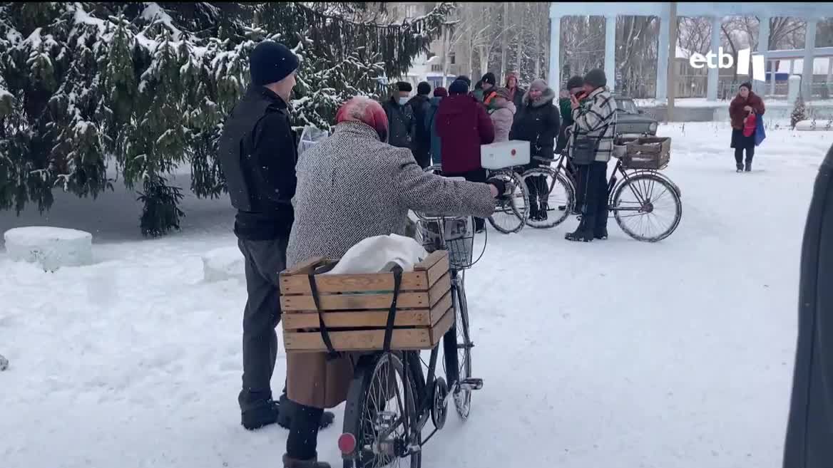 Con el Donbás como objetivo, se registran fuertes bombardeos en la zona. Los ciudadanos intentan escapar de allí.