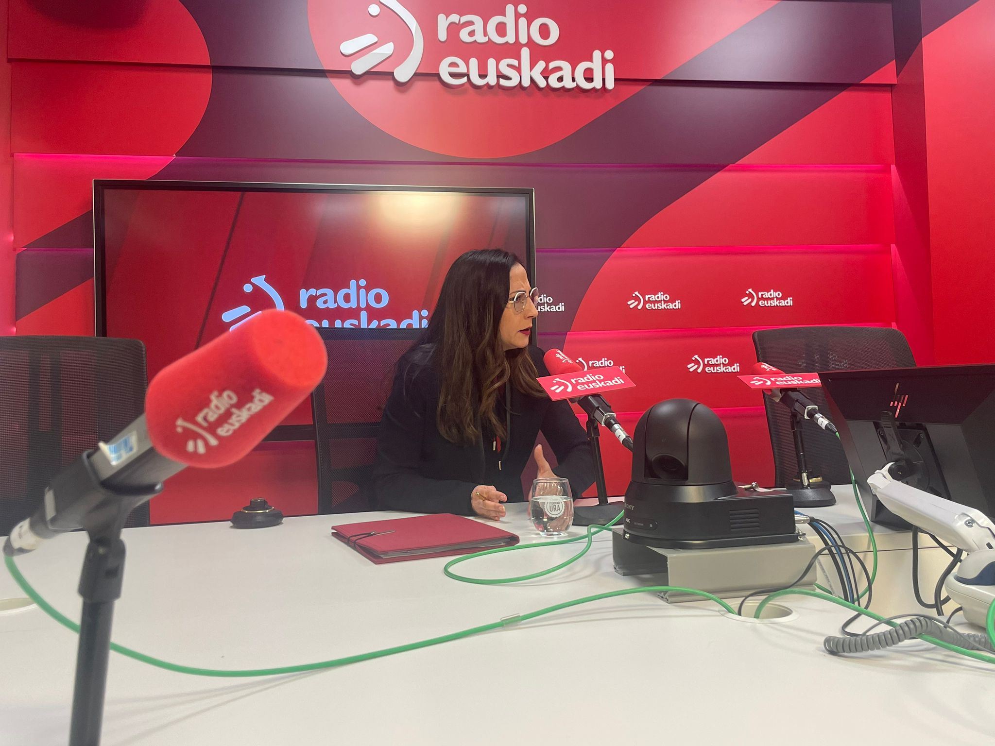 Begoña Pedrosa en Radio Euskadi. Foto: EITB Media