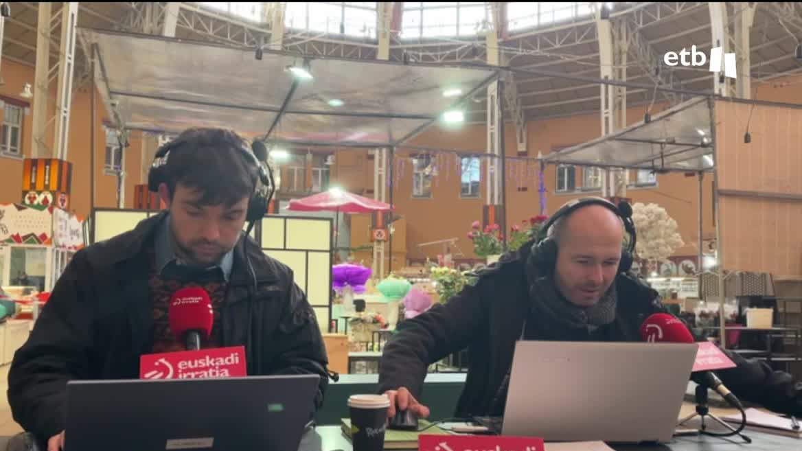 EITB dará una cobertura especial al primer aniversario de la guerra de Ucrania, con programas en directo desde Kiev. Hoy el programa "Faktoria", de Euskadi Irratia, ha emitido en directo desde un mercado de la capital ucraniana.