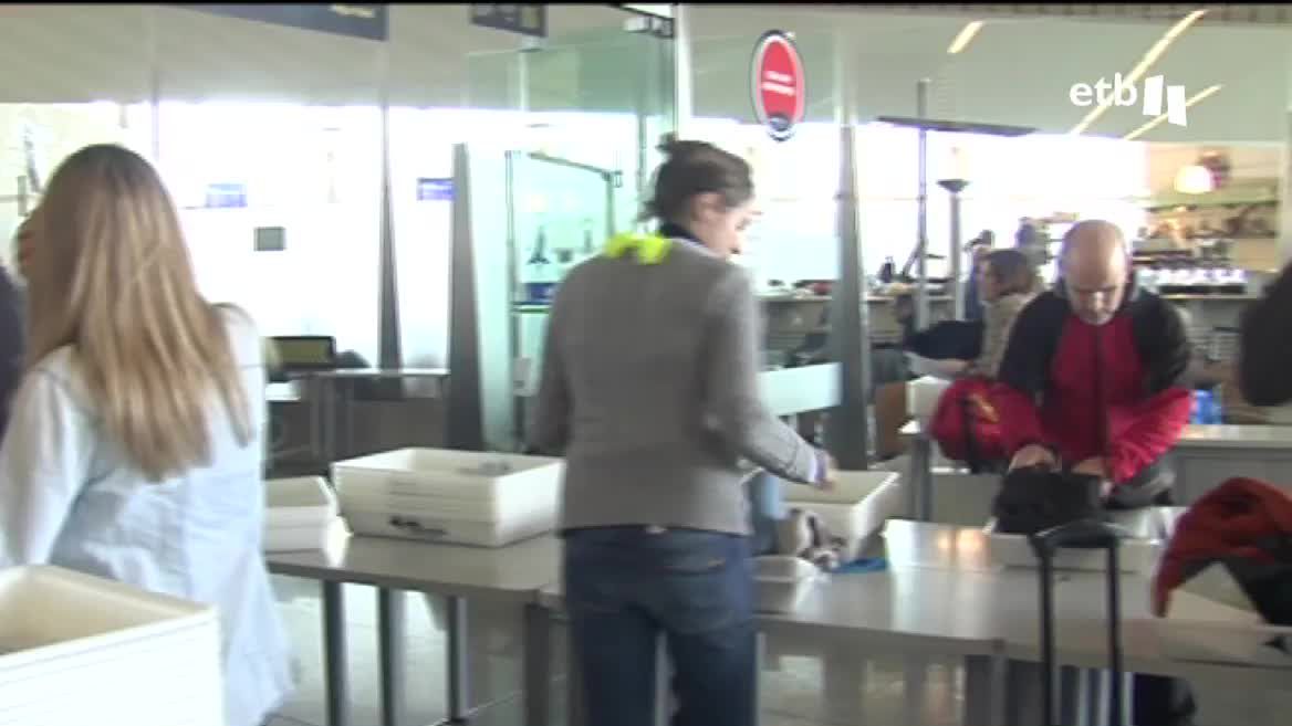 Aena instalará en todos los aeropuertos nuevas máquinas para el control de seguridad que permitirán no sacar líquidos. Los nuevos escáneres de rayos X facilitarán la inspección de equipajes, lo que evitará las esperas en los controles.
