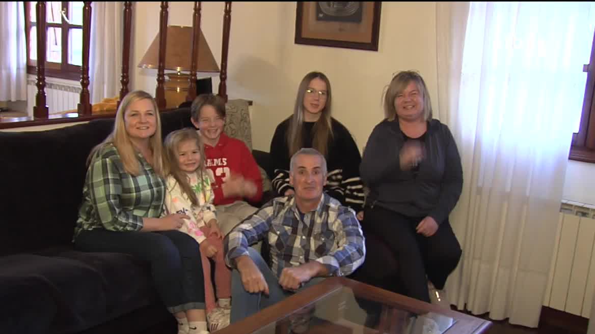 Esta familia ucraniana solo tiene palabras de agradecimiento. Muchas familias vascas abrieron las puertas de sus casas a las familias que huían de la guerra. Algo que pensaban que sería cuestión de pocos meses ya va a cumplir un año. No volverán hasta que termine la guerra.
