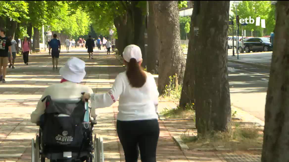 La Diputación Foral dedica 4,5 millones de euros a prestaciones para personas mayores dependientes. 8 de cada 10 mayores prefieren seguir viviendo en su casa.
