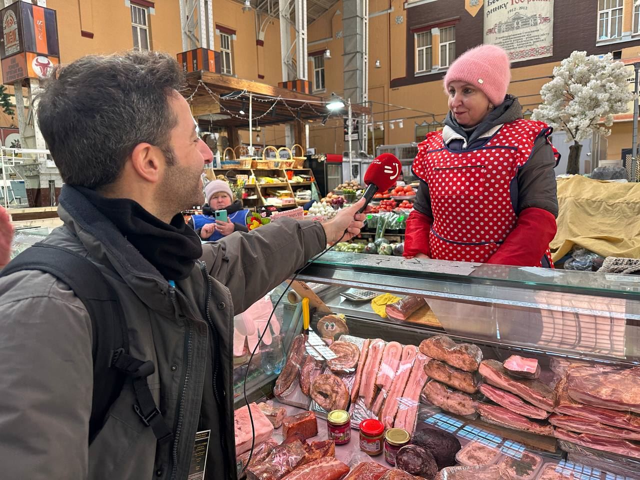 Xabier García Ramsden en el mercado. Foto: EITB Media