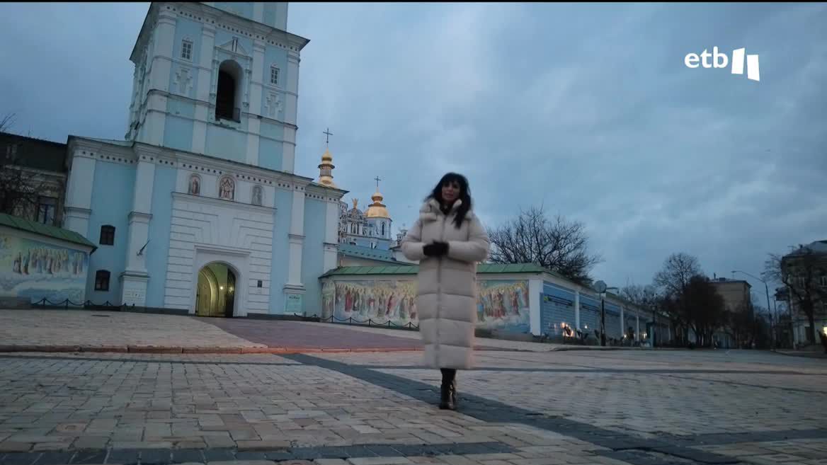 África Baeta, presentadora del Teleberri, nos ha enseñado en los rincones de la capital ucraniana las huellas que ha dejado la invasión rusa.