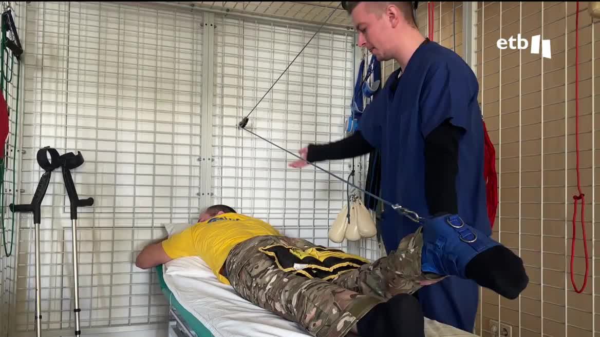 Los heridos de guerra tratados en el centro de rehabilitación de Kiev no tiran la toalla. El personal sanitario del centro de rehabilitación aún no se ha acostumbrado a ver entrar jóvenes heridos.