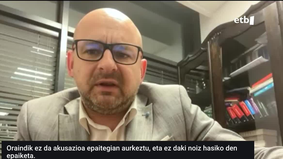 Hedabide bati lehen aldiz eskainitako elkarrizketan, Bartosz Rogala abokatuak azaldu du oraindik ez dela epaitegian aurkeztu Pablo Gonzalez euskal kazetariaren aurkako akusazioa.