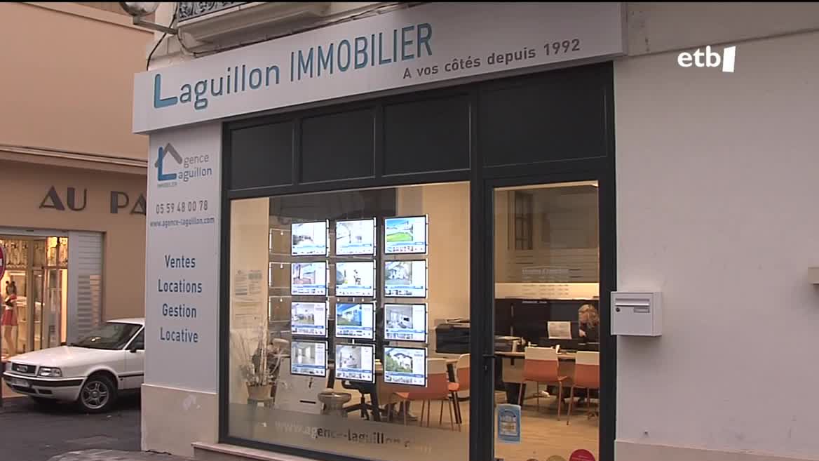 Norbaitek bere bizilekua lau hilabete baino gehiago etxe turistiko modura alokatu nahi badu, konpentsatu egin beharko du. Bigarren etxebizitzarekin egiten badu, lehen egunetik egin beharko du.