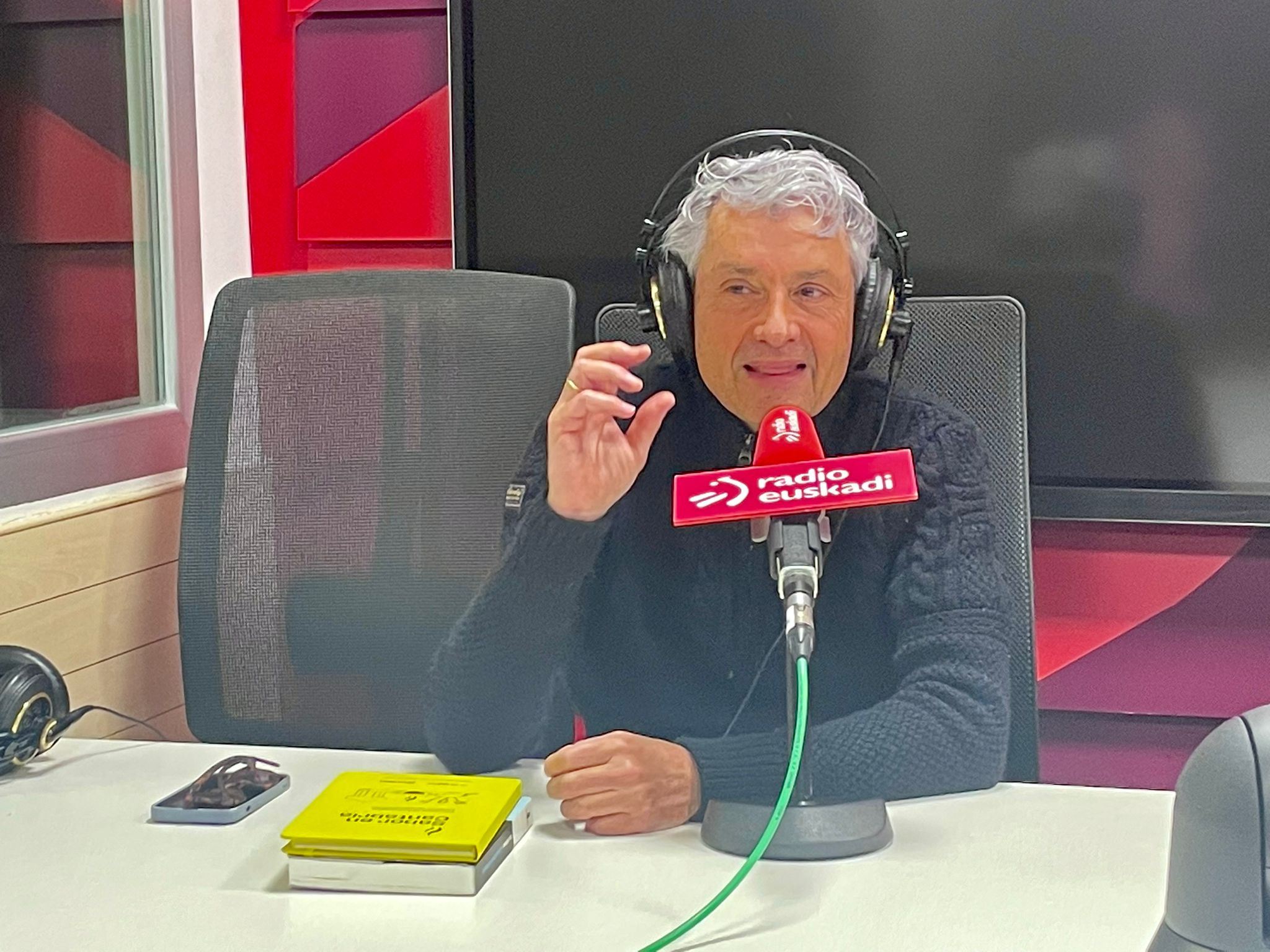 Fernando Canales en Radio Euskadi. Foto: EITB Media