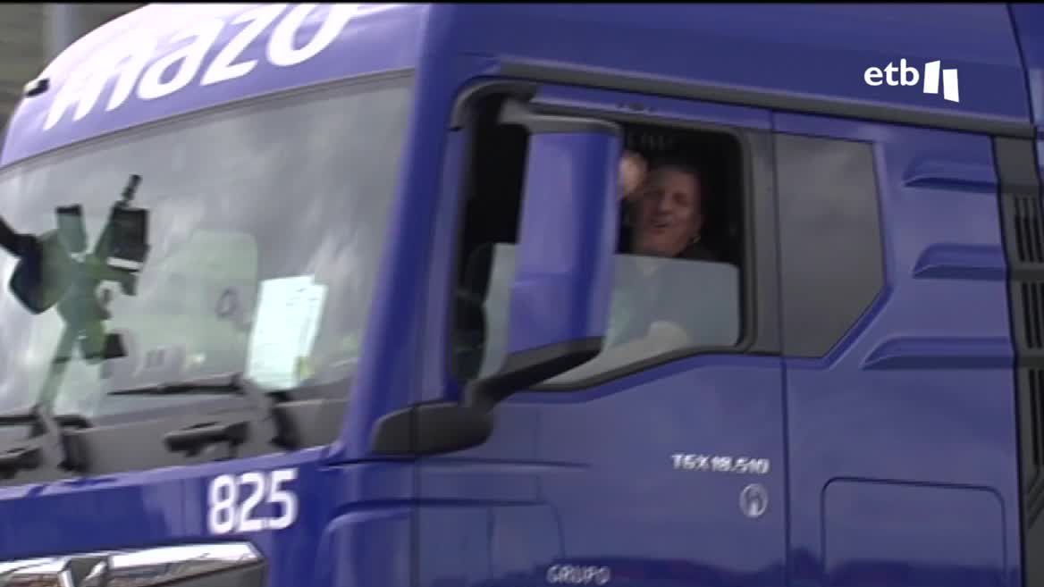 Otra de las medidas sería bajar la edad para sacar el carné para conducir camiones a fin de atraer a los jóvenes. En Europa harán falta 15 000 camioneros en los próximos años.