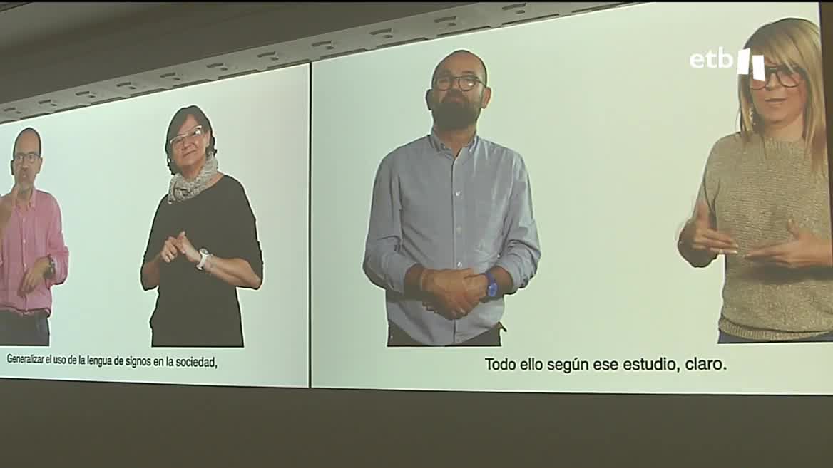 Participan 16 personas sordas, que reunidas en parejas tratan diversos temas. Uno de los objetivos de la videoinstalación, que según su autor tiene mucho de documental, es crear puentes. La de Antoni Abad es una de las seis obras que en 2018 obtuvo la beca Multiverso.