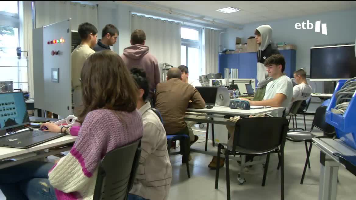 Se trata de una campaña con acciones para despertar vocación de forma conjunta centro de la red pública como privada. La industria en Euskadi ofrece oportunidades laborales, empleos de calidad a los que podrían incorporase más mujeres.