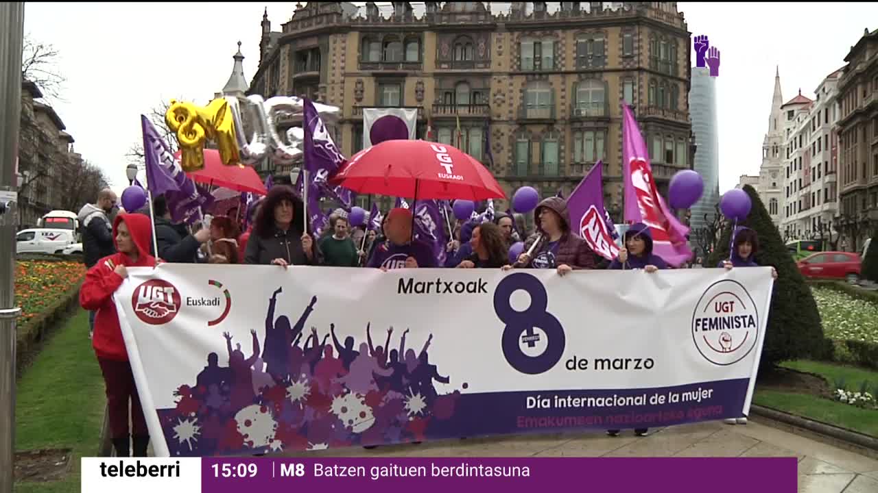 En la manifestación de LAB se han vivido momentos de tensión a su paso por Sabin Etxea. ELA, por su parte, ha querido denunciar los recortes en los servicios públicos de vigilancia. UGT, por su parte, ha querido recordar los avances que se han dado gracias al diálogo social.
