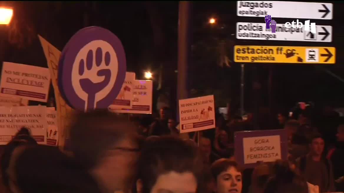 La reivindicación de igualdad ha vuelto a llenar un año más las calles de Pamplona, en las manifestaciones del 8M.
