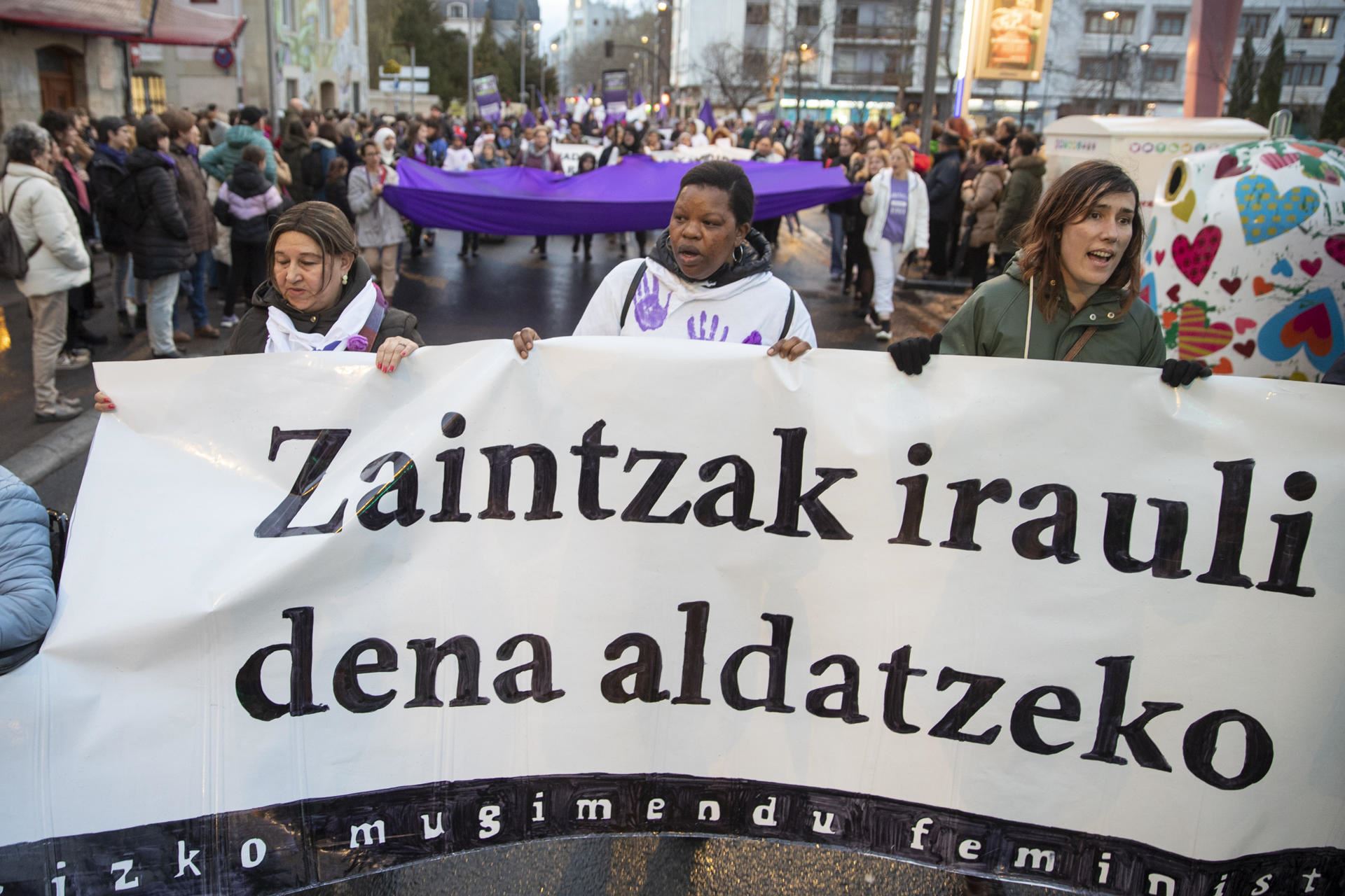 manifestacion-8marzo-martxoak8-vitoria-zaintza-efe
