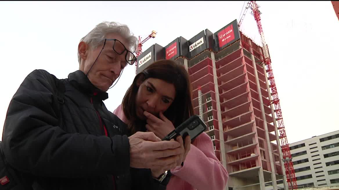 En la torre Anboto hay 166 viviendas, de ellas164 están vendidas; Fernando compró una de ellas. Todo parecía transcurrir con normalidad hasta que detectaron que la obra se estaba ralentizando. La constructora Urrutia niega eque el contrato con la cooperativa esté rescindido.
