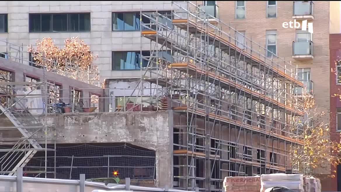 Varios metales se han encarecido entre el 70 y el 80 %; el resto de material de obra, como el hormigón, casi un 30 %. Si el contrato no recoge la posibilidad de sobrecoste, el cliente no tiene por qué hacerse cargo de él.