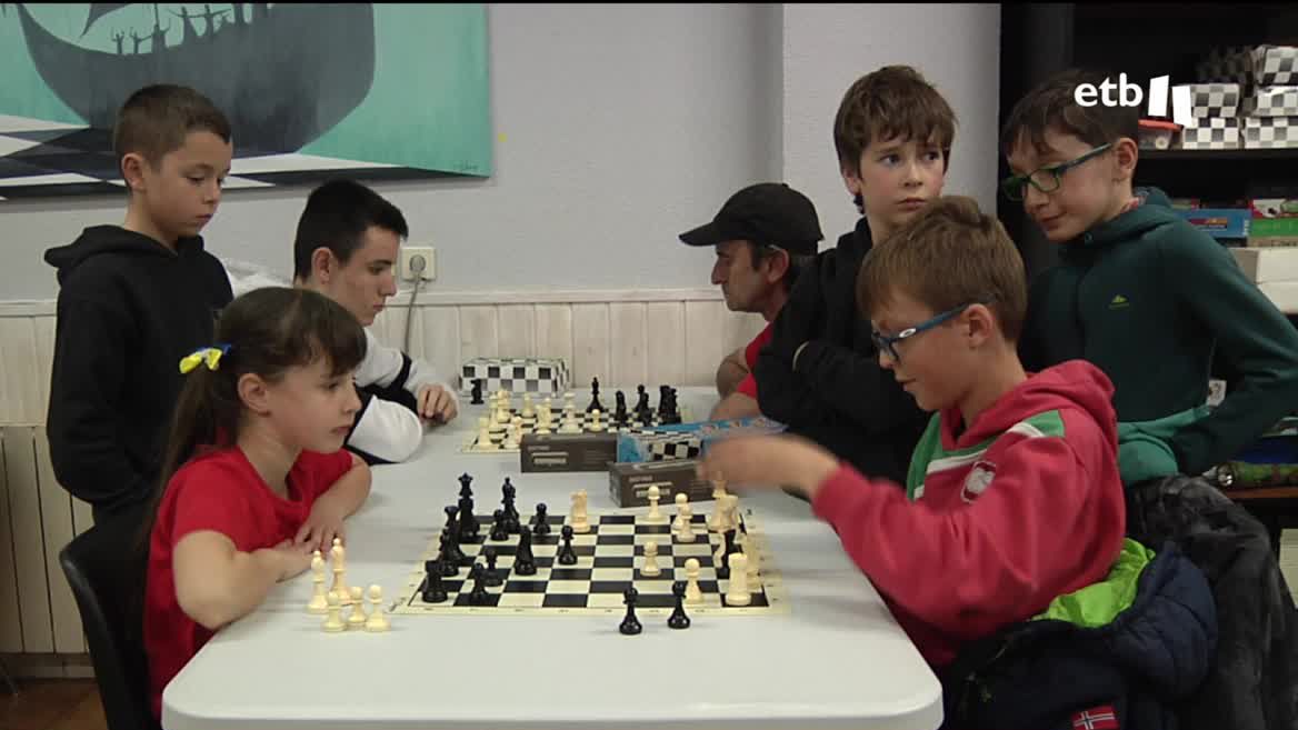 Krhystiyna Yatseiko tiene 9 años y nacío en Leopolis. Este fin de semana se ha impuesto a los otros 118 competidores del Campeonato de Ajedrez de Álava.