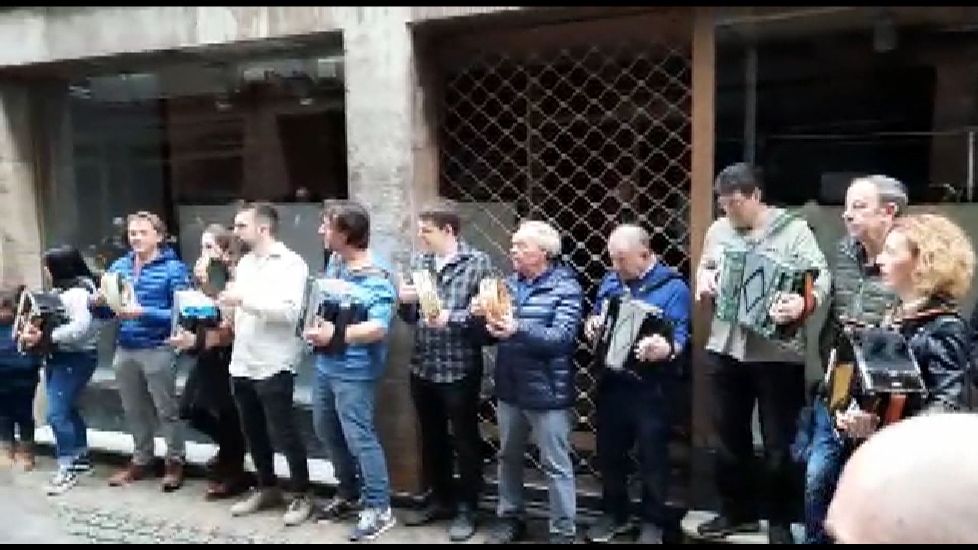 20230311131111_trikitixa_