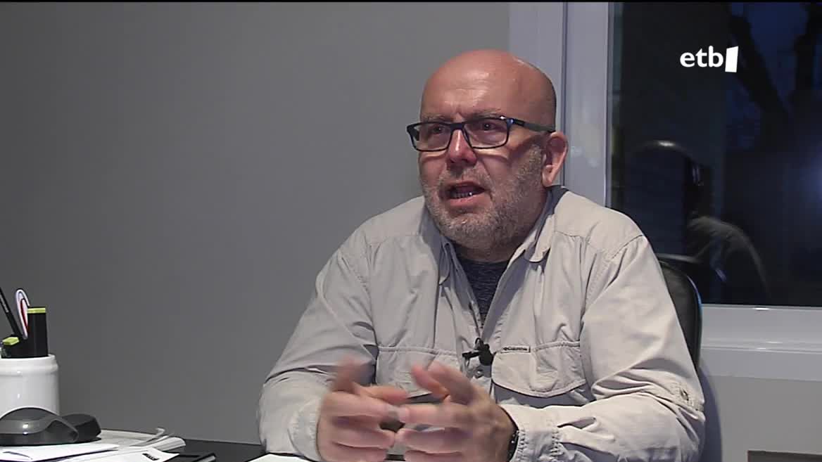 Gonzalo Boye Pablo Gonzalezen abokatuetako bat da. Ez du, ordea, duela gutxi arte Poloniaren aitorpena lortu haren defendatzaile izateko. Onarpen horrek aukera eman dio auziari buruzko dokumentazioa aztertzeko, baita kazetaria espetxean bisitatzeko ere. Hartu-eman hori nolakoa izan den kontatu digu.