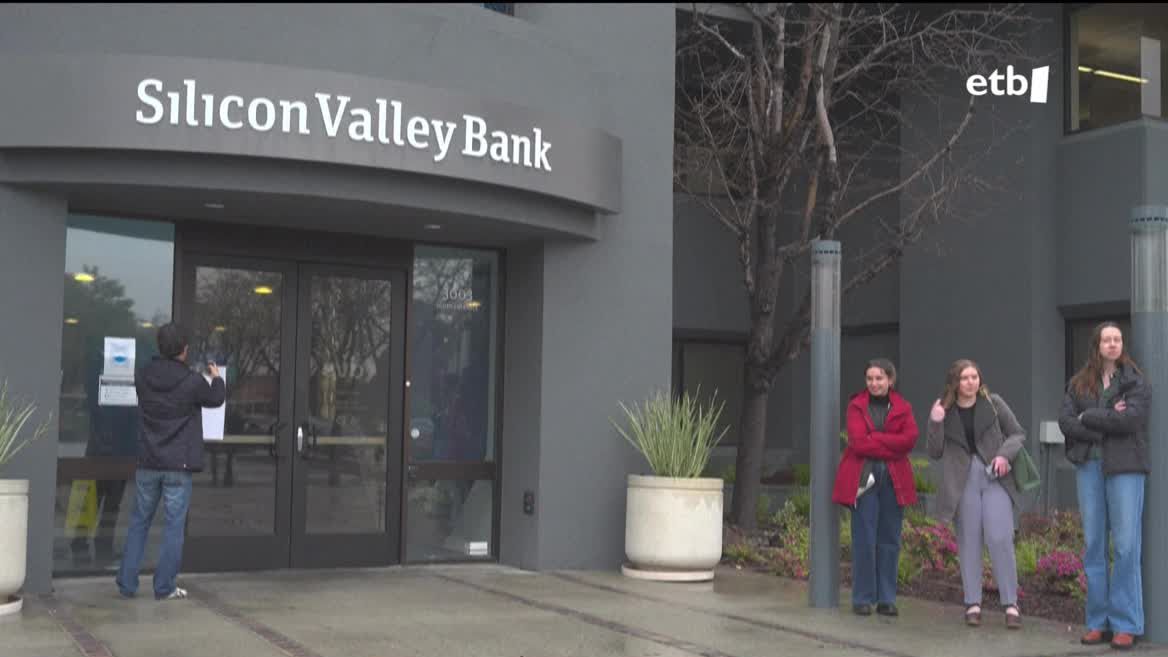 Langileak ate aurrean, 2008 urteaz geroztik izandako banku baten porrotik handiena ari dira bizitzen. Silicon Valley bankuan esku hartu behar izan dute 2.250 milioi zuloa zuelako.