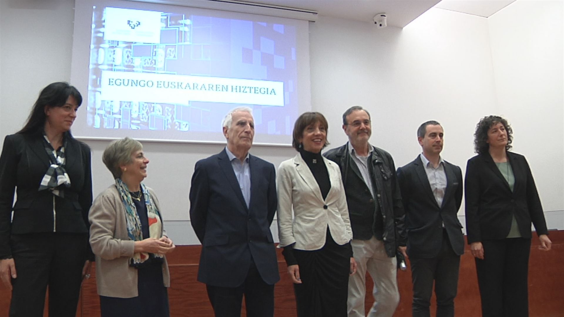 20230314144057_egungo-euskararen-hiztegia-ibon-sarasola_