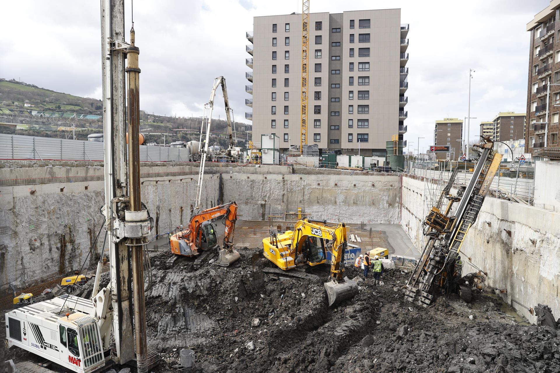 obras-construccion-bilbao eraikuntza lana trabajo lana vivienda etxebizitza-efe