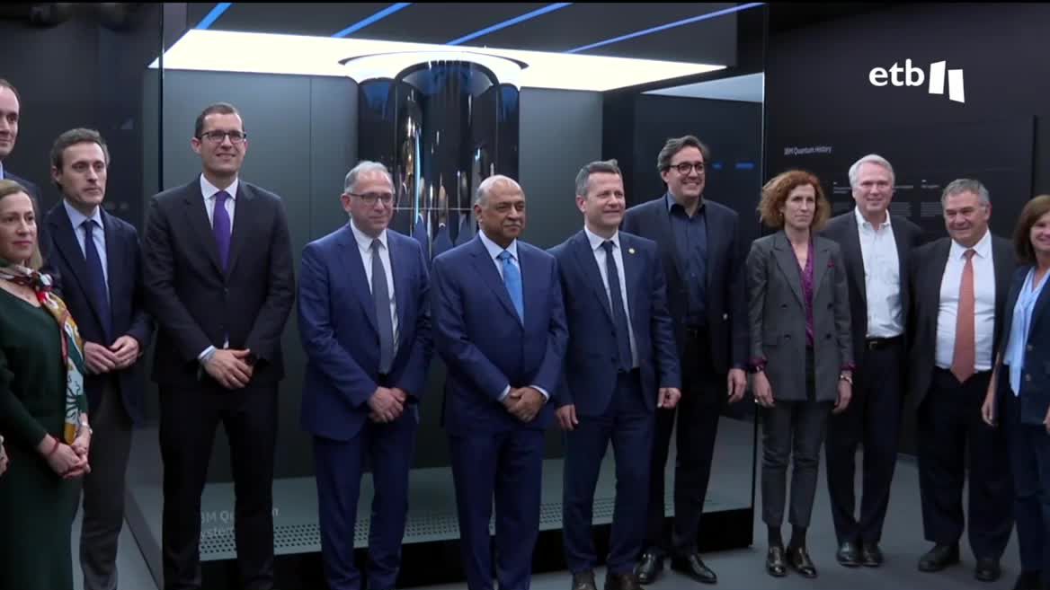 Ikerbasque e IBM han firmado el acuerdo y se han reunido en la sede de la multinacional en Nueva York. La nueva computadora cuántica colocará a Euskadi en el mapa mundial de la ciencia y la investigación.