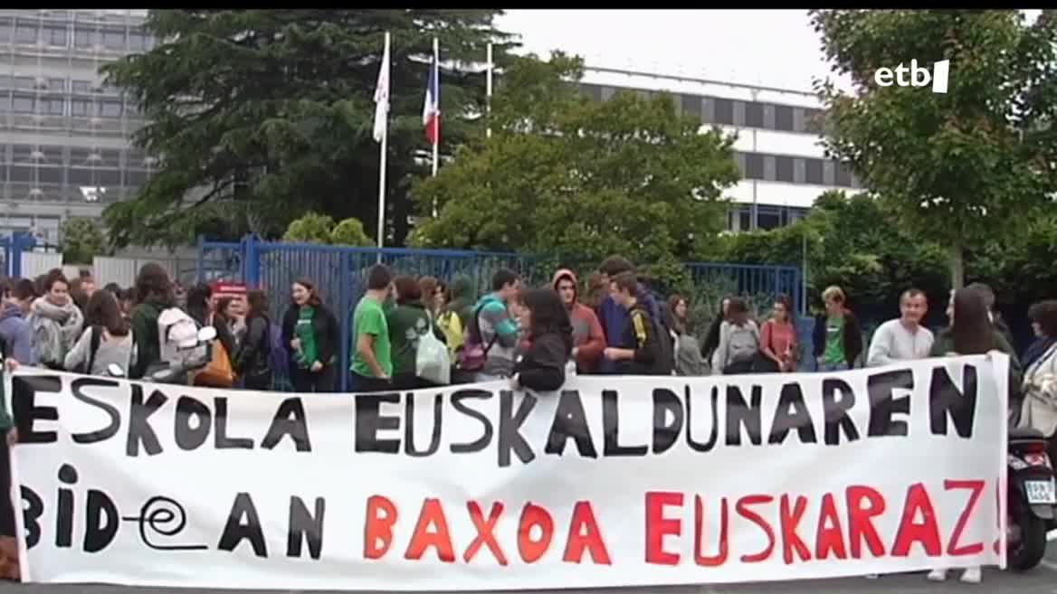 Aurten lehen aldiz Seaskako ikasleek euskaraz egin ahal izango dute Brebeta osoa, 14-15 urteko ikasleek kolegioaren amaieran egin behar izaten duten proba. 2016an Frantziako Gobernuak erreforma egin zuen, eta zientzia arloko gaiak frantsesez egitera behartu zituen kolegioak.
