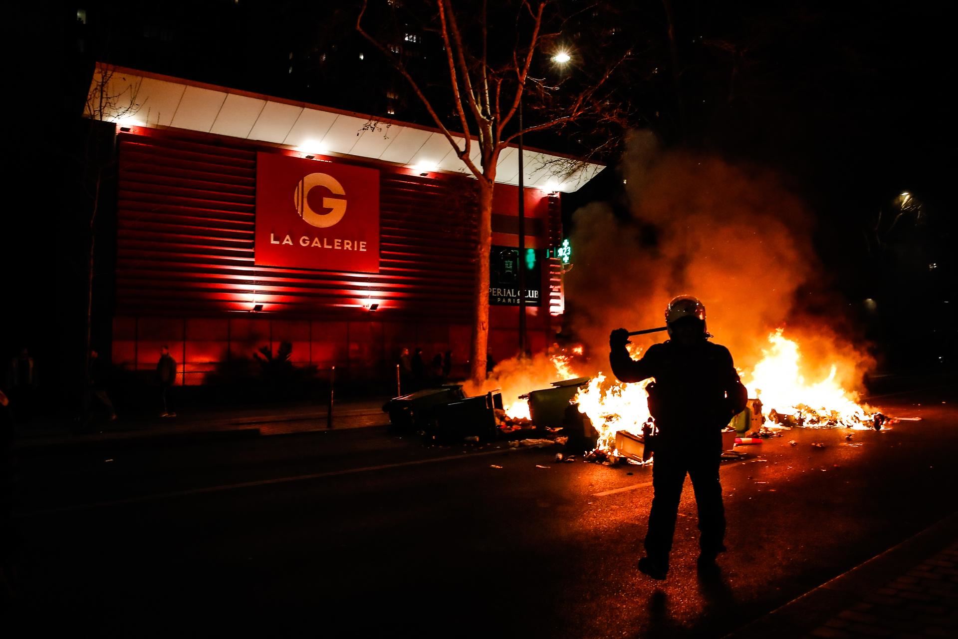paris-protestak-sua-efe