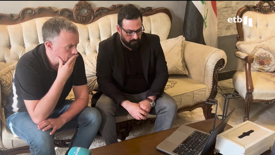 Este lunes se cumplen 20 años de la invasión de Irak. Un periodista iraquí lanzó sus dos zapatos al presidente de Estados Unidos George Bush en la última visita del expresidente a Bagdad, en diciembre de 2008: Muntazer Al Zaidi fue detenido y encarcelado, y Mikel Ayestaran ha estado con él.