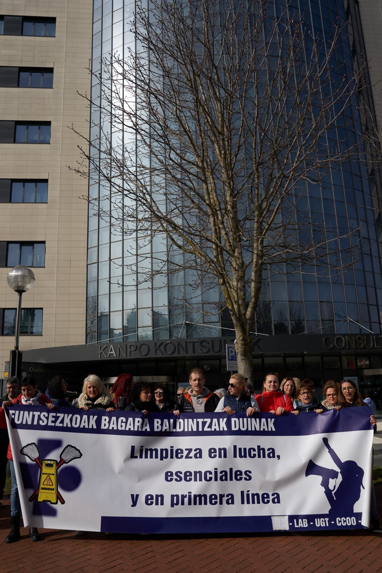 manifestacion-servicio-limpieza-osakidetza-vitoria-efe