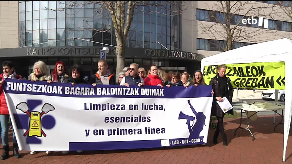 Piden la homologación con las trabajadoras de Osakidetza y el desarrollo de la carrera profesional. Los sindicatos intensificarán las movilizaciones ante la falta de acuerdo.