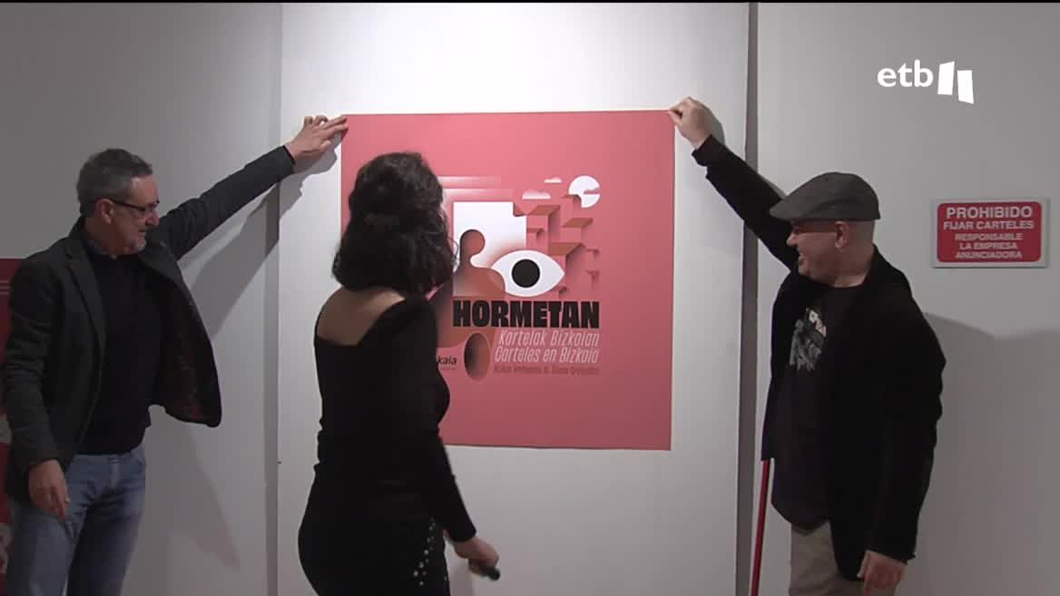 La muestra, organizada por la Diputación Foral de Bizkaia, ofrece un recorrido por la historia de Bizkaia y reúne un centenar de carteles con otros tantos mensajes, anuncios y reivindicaciones.