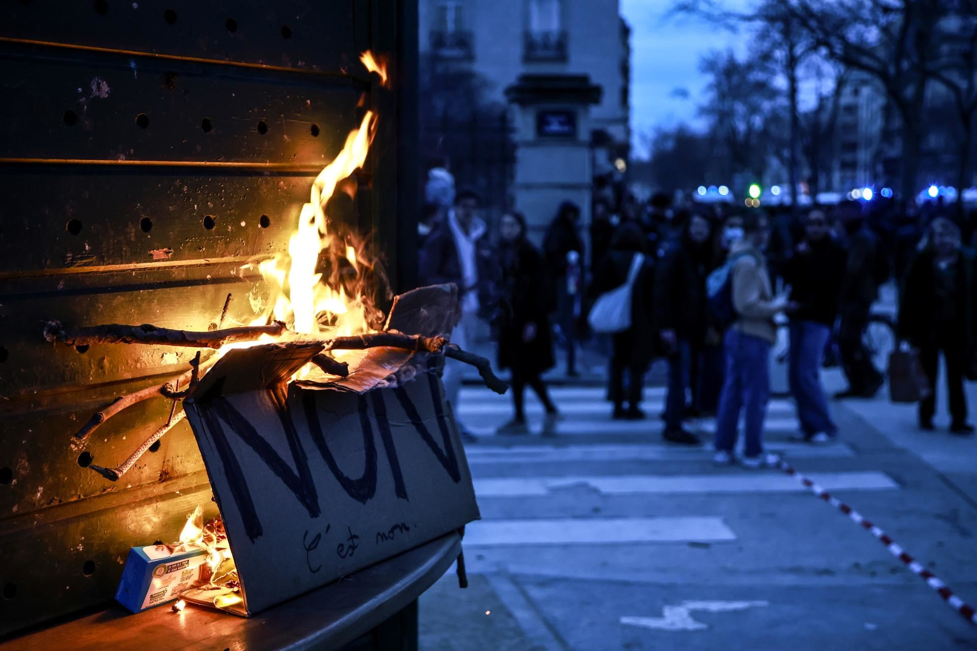 paris-protestas-francia-reforma-pensiones-efe