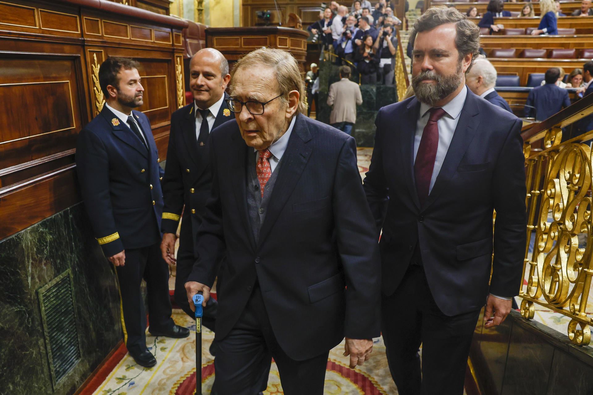 Ramón Tamames, acompañado por Iván Espinosa de los Monteros