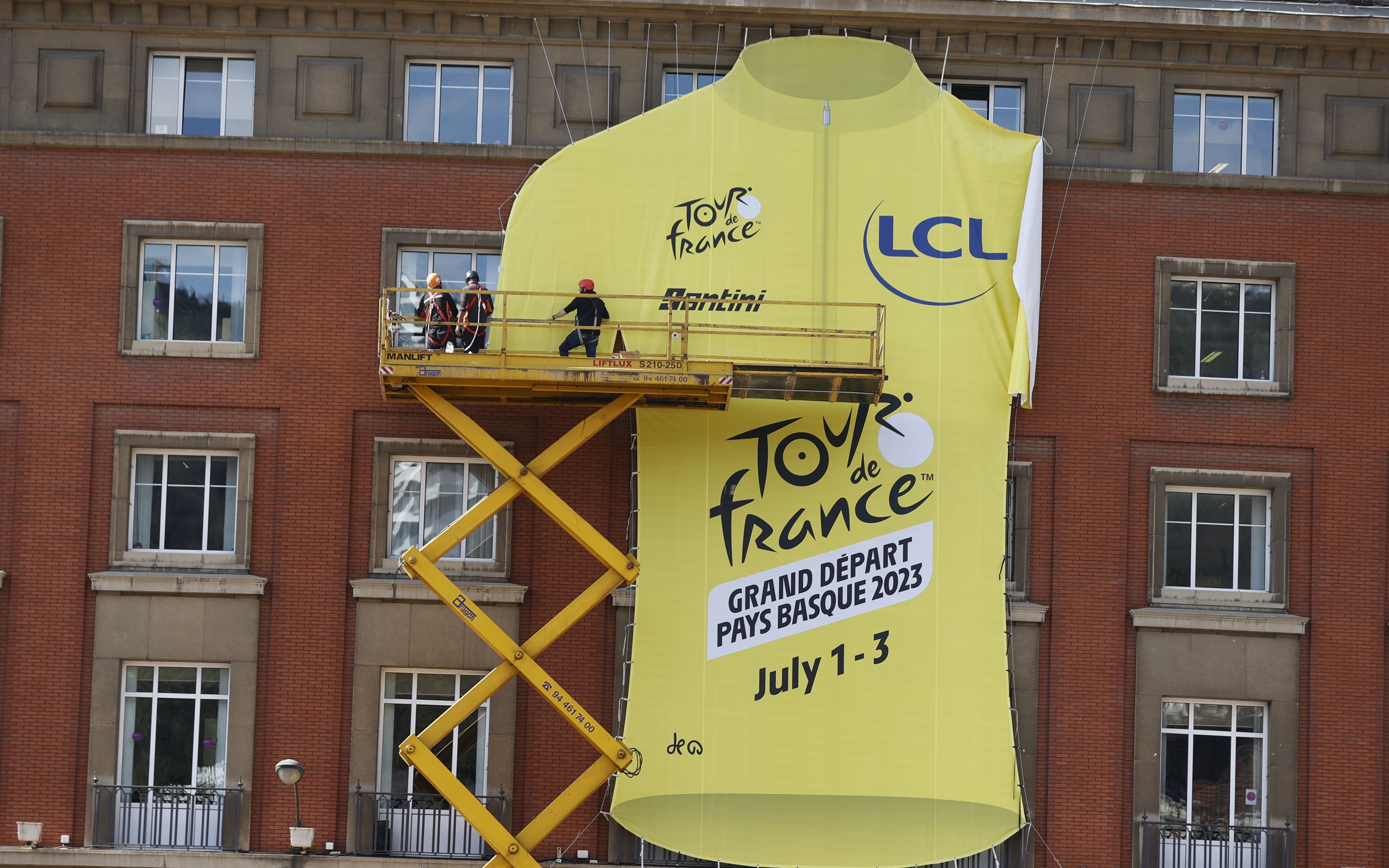 Imagen de Bilbao con eun maillot del Tour