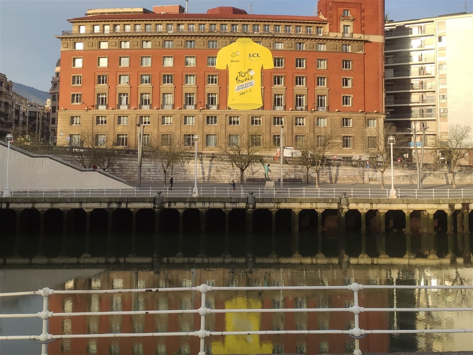 Bilbao se tiñe de amarillo. Foto: EITB Media