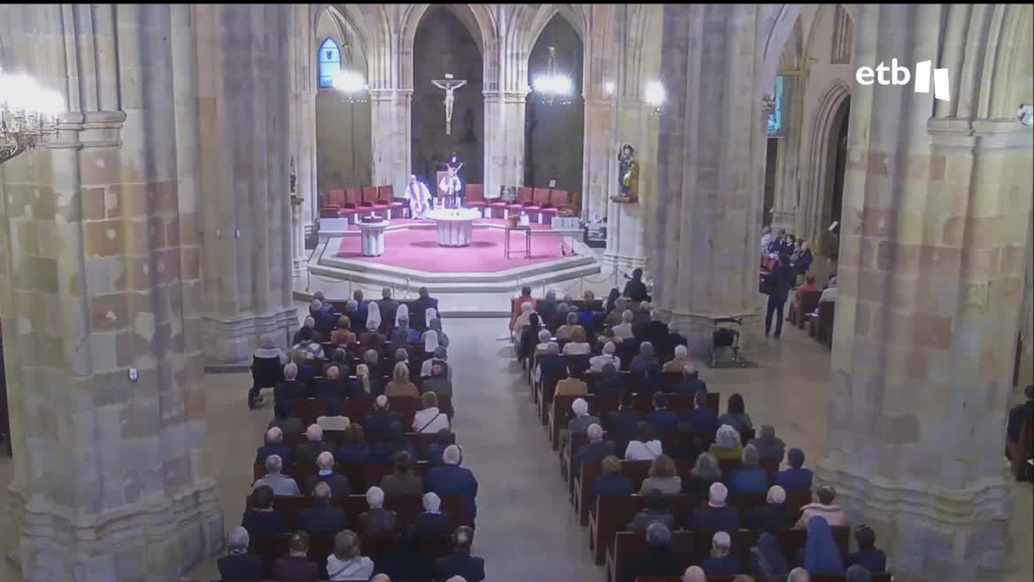 La diócesis de Bilbao reconoce abusos a menores dentro de la Iglesia y pide perdón a las víctimas. En el acto oracional se han escuchado testimonios de algunas de las víctimas.