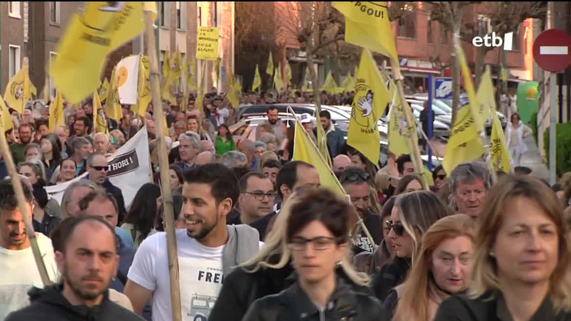 Getxon milaka bizilagunek protesta egin dute larunbat honetan, Udalaren hirigintza plana atzera botatzeko eskatuz. Andra Mari inguruan dauden dozenaka baserri botako dituzten beldur dira, batzuk 500 urteko historia daukatenak.