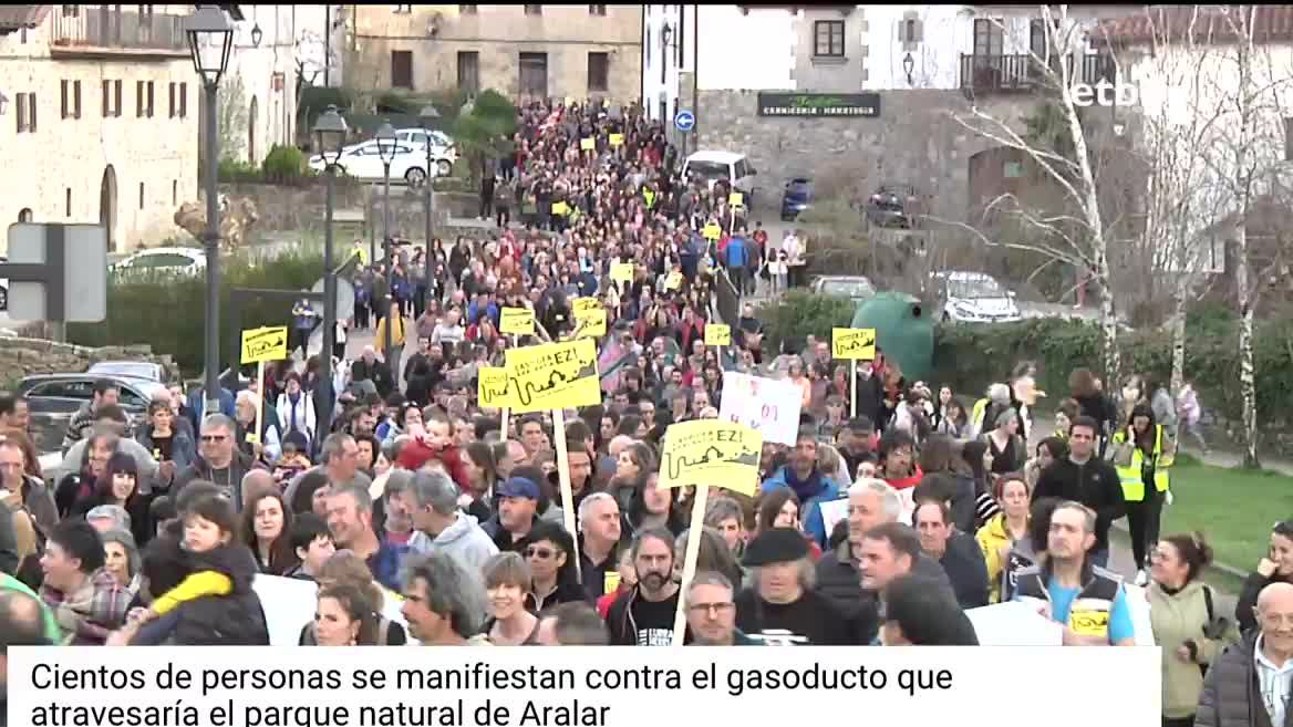 El gasoducto que pretenden hacer en el subsuelo kárstico tendría una longitud de 8 kilómetros y 14 metros de ancho. Desde la plataforma Aralar Zaindu Dezagun piden que las plantas de Lekunberri traigan el gas necesario para su producción por otra vía, sin tocar el parque natural