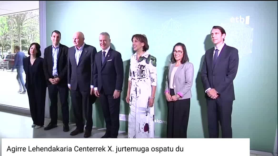 Hainbat ordezkari instituzional eta politiko eta kulturaren eta kirolaren aurpegi ezagun izan dira ekitaldian.
