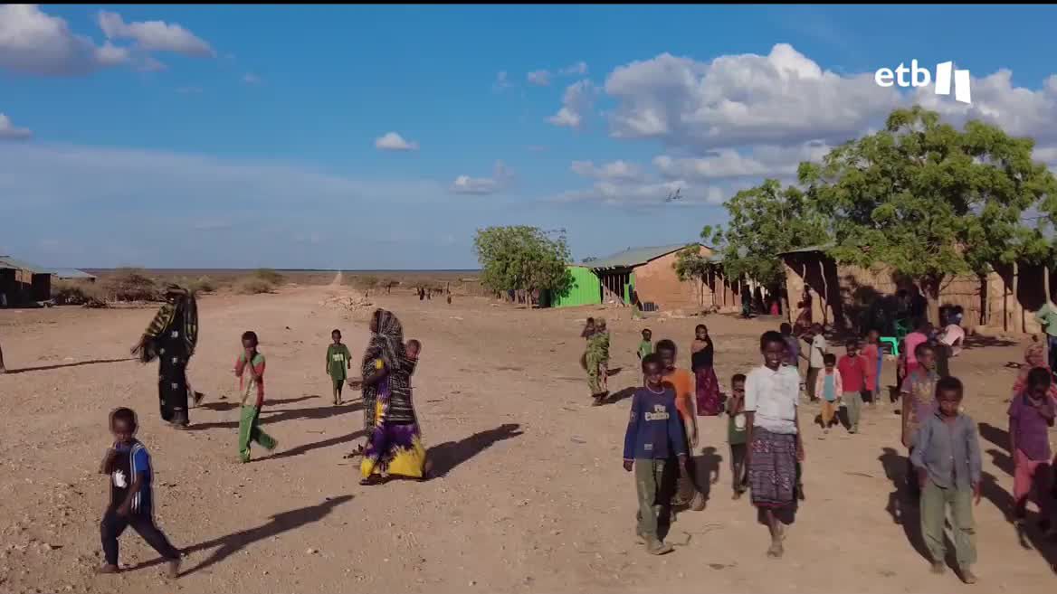 En nuestra mirada de hoy a África, nos trasladamos a la frontera de Etiopía y Somalia. Allí, a los problemas de la sequía y la inflación se suma el de la inseguridad; la amenaza yihadista a la que los propios ciudadanos, con sus escasos medios, hacen frente.