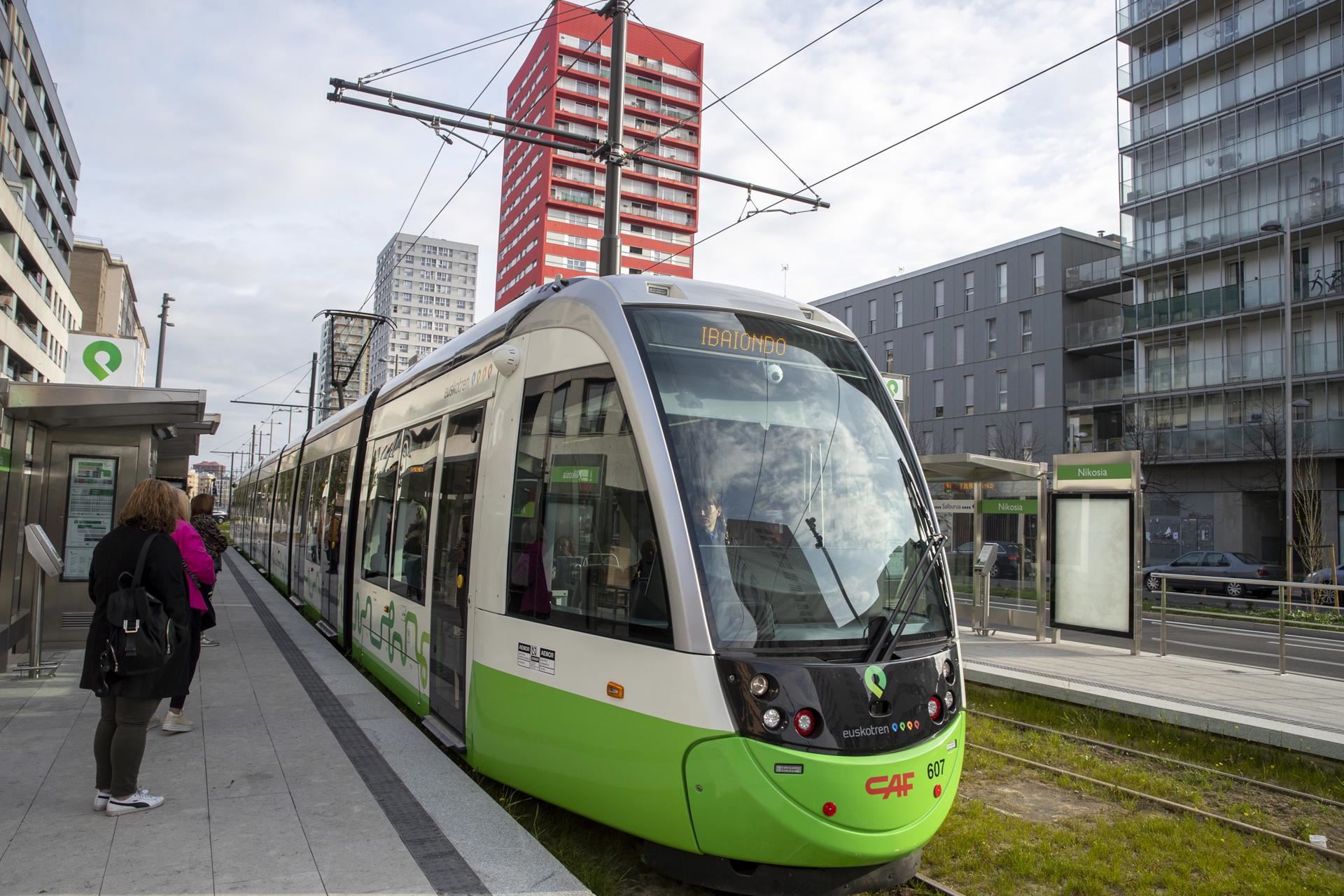 tranvia-vitoria gasteiz-salburua-efe