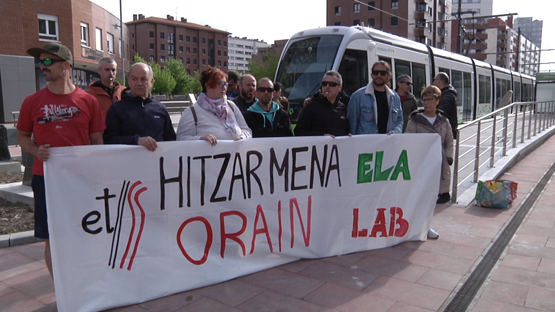 20230411130204_trabajadores-de-ets-en-salburua_